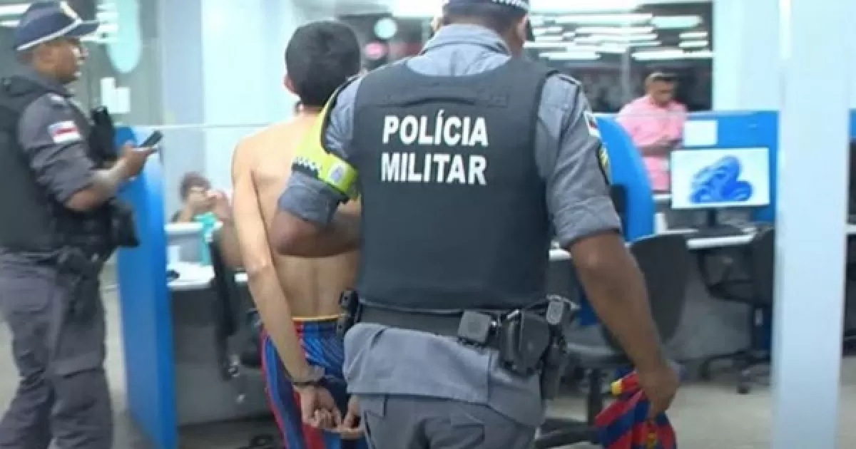 Tarad0 é flagrado ejaculand0 em passageira dentro de ônibus lotado na Zona Leste de Manaus