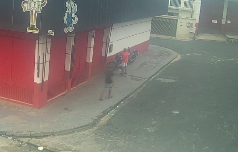 Ladrões roubam moto de trabalhador na Zona Leste de Manaus; veja vídeos