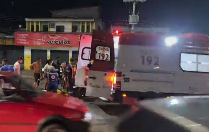 Senhor tenta atravessar avenida e é atropelado, em Manaus; veja vídeo