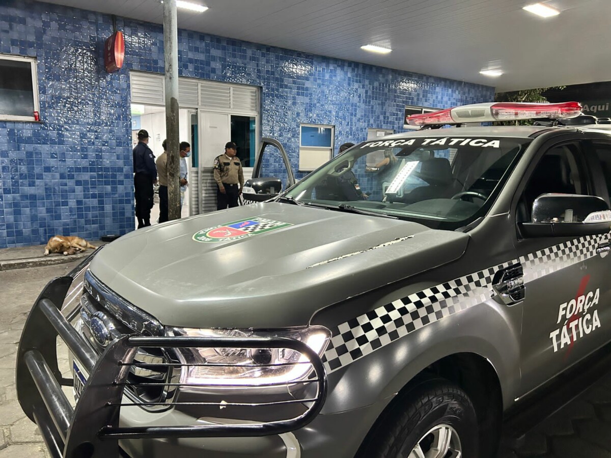 Urgente: assaltante é baleado nas nádegas após trocar tiros com a polícia; veja vídeo