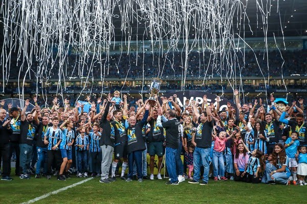 Grêmio conquista hexa estadual e respalda time para o resto do ano
