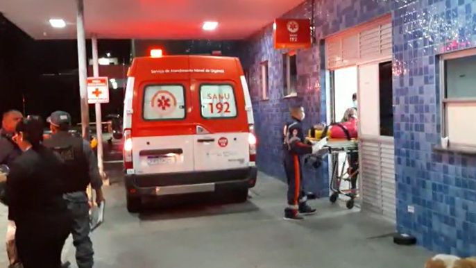 Flamenguista chega bêbado em casa e leva facada da esposa no Santa Etelvina; veja vídeo