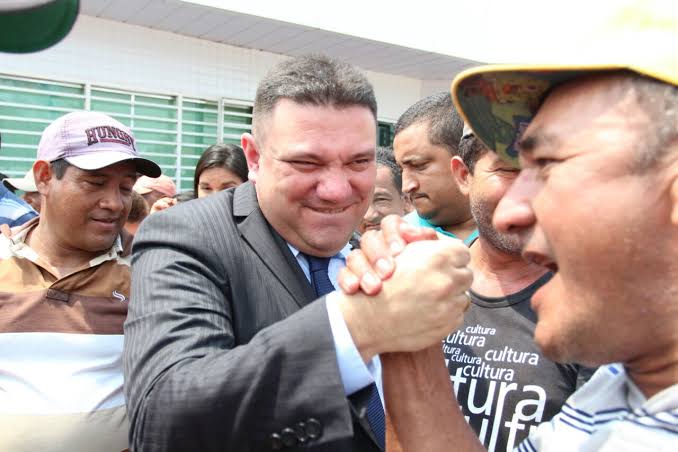 Falsas promessas: população se revolta com situação de abandono e descaso do prefeito Andreson com Autazes