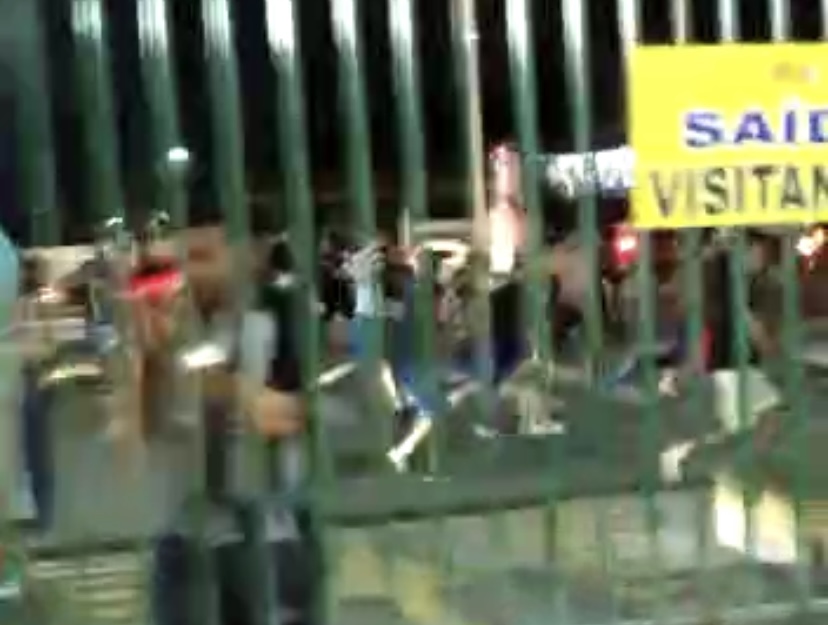 Desespero: corintianos são atacados com bombas antes de jogo contra o Remo; veja os vídeos