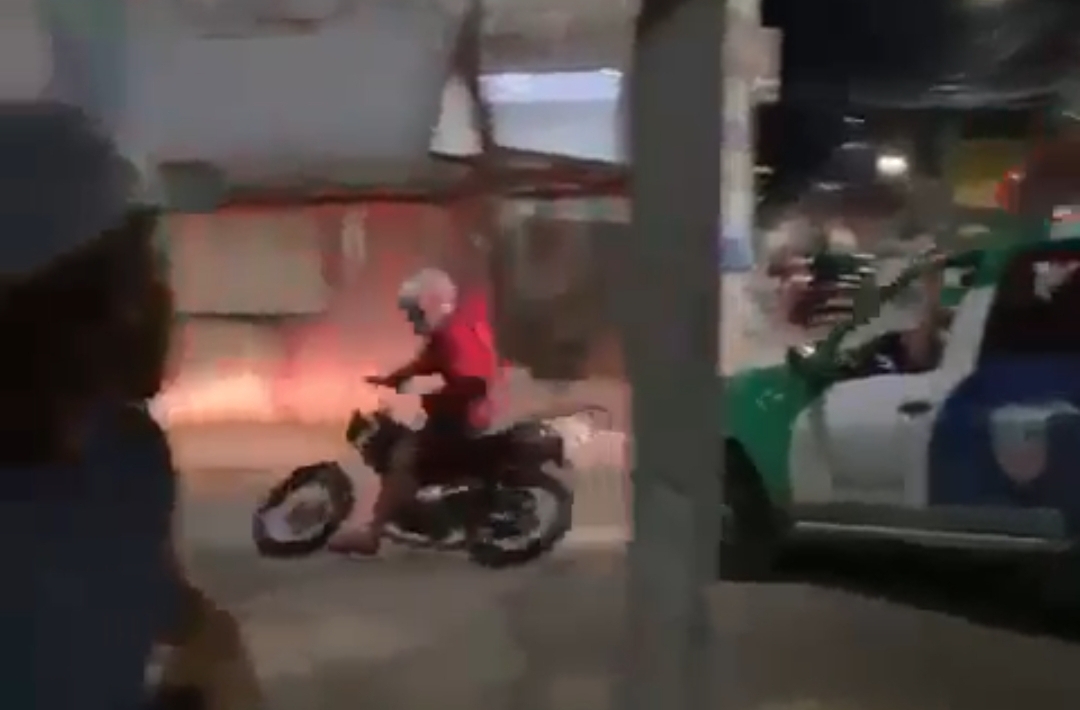 Motoqueiro se dá mal em perseguição policial em Manaus; veja vídeo