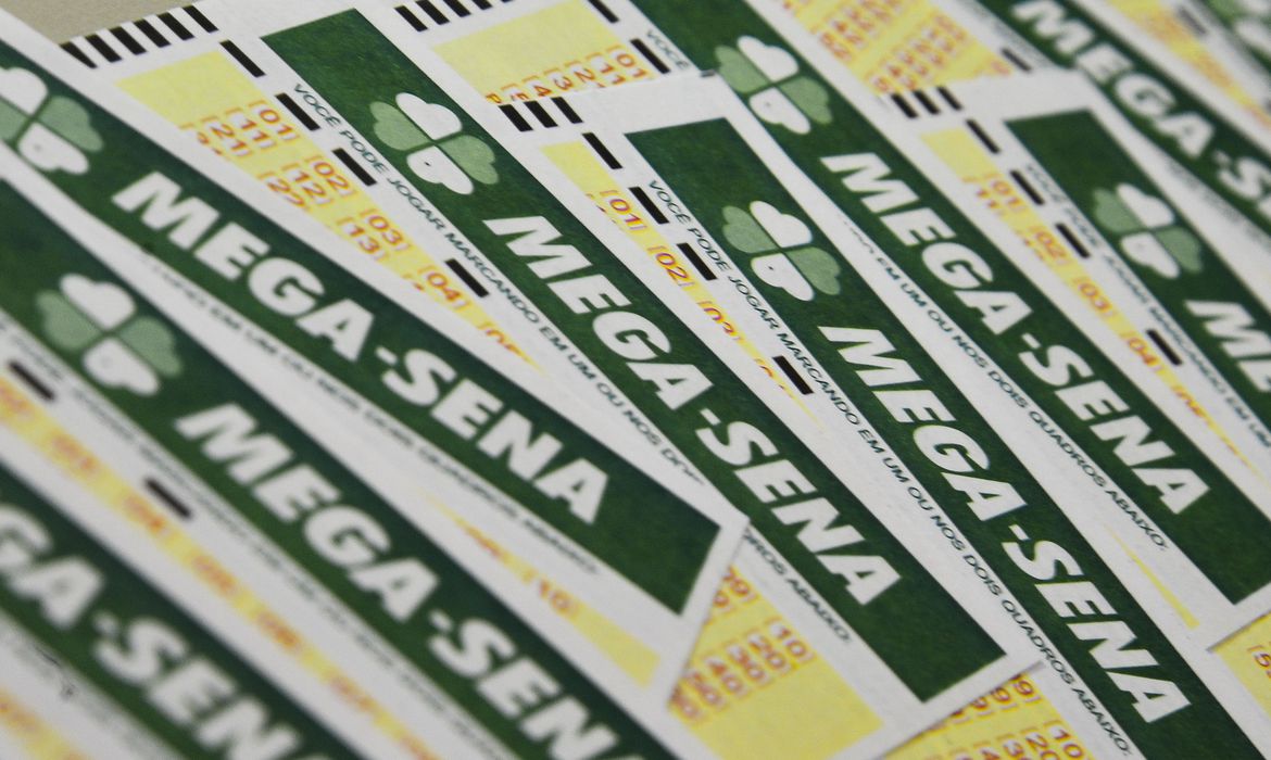 Mega-Sena acumula e vai sortear R$110 milhões nesta terça-feira (17)