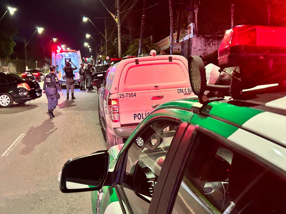 Urgente: motoqueiro é arremessado em grave acidente na av. Nilton Lins