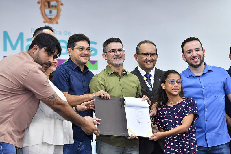 Prefeito amplia ‘Bolsa Idiomas’ para crianças a partir de 10 anos em Manaus
