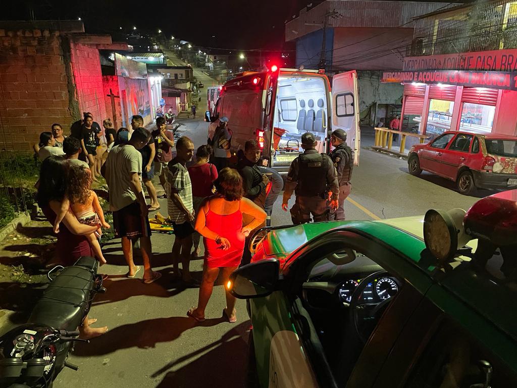 Mulher é atropelad4 por motoqueiro na zona Leste de Manaus