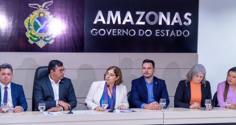 Capitão Alberto Neto participa de evento para construção da Casa da Mulher Brasileira
