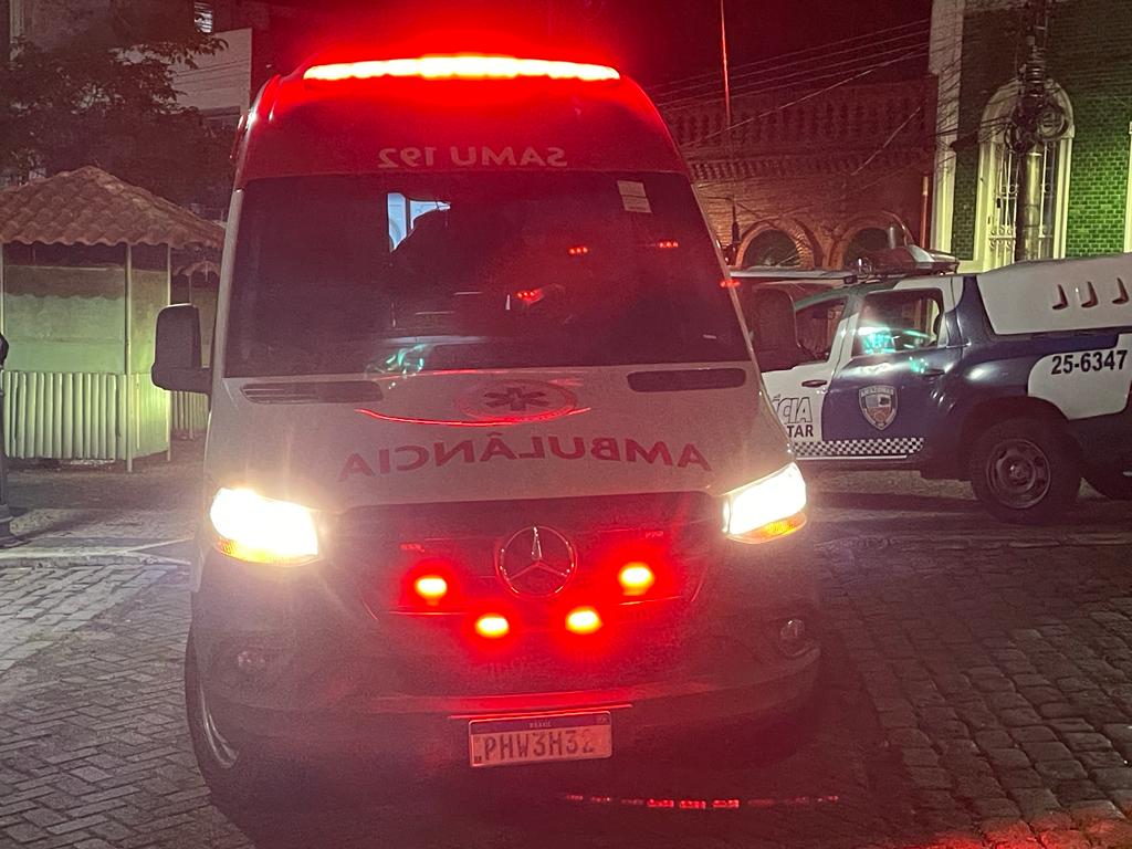 Mulher é esfaquead4 pelo próprio marido por causa de ciúmes no Centro de Manaus