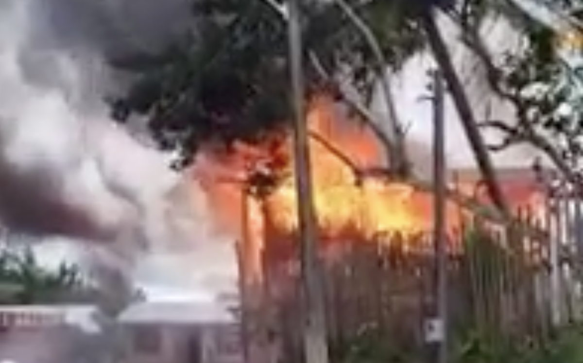 Família perde tudo após casa pegar fogo no interior do Amazonas; veja vídeo