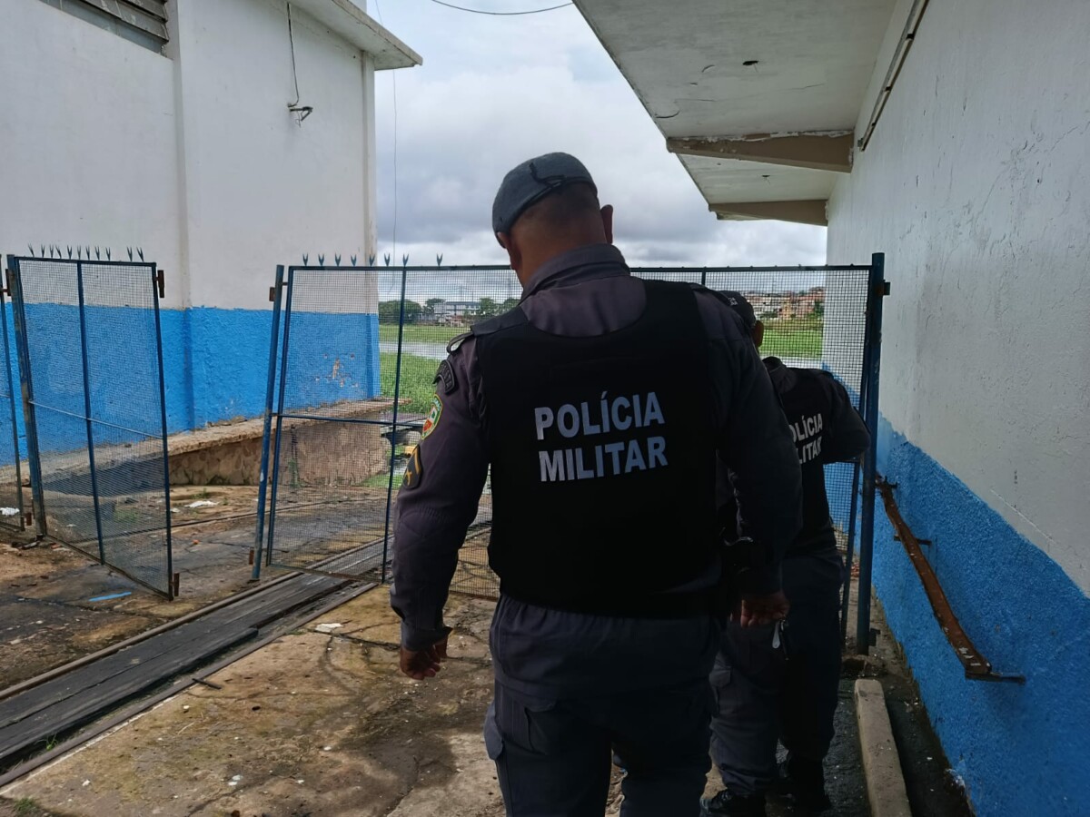 Urgente: corp0 em decomposição é encontrado boiando em igarapé da Matinha; veja imagens
