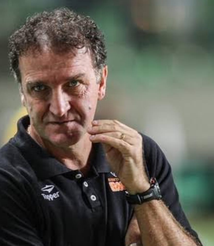 Técnico Cuca não aguenta a pressão da torcida do Corinthians e pede demissão mesmo após última vitória