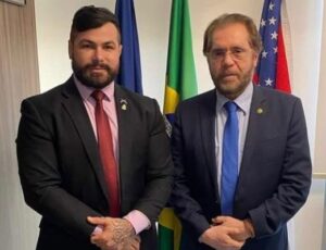 Encontro entre Ouvidores: Senador Plínio Valério e vereador Capitão Carpê articulam parceria