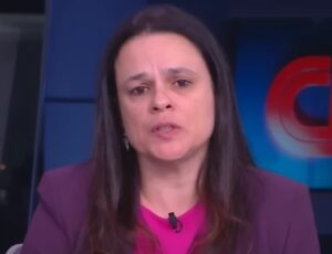 Janaina Paschoal diz que a “morte da democracia” começa com a "PL da censura"