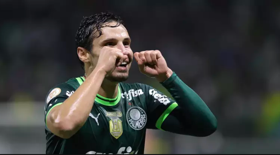 Com grande atuação de Raphael Veiga, Palmeiras vence Corinthians