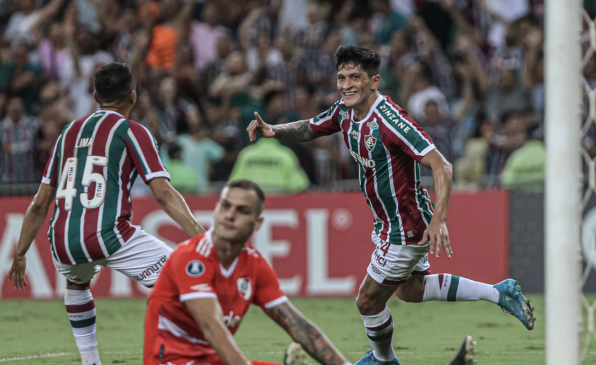 Com três gols de Cano, Fluminense goleia River Plate na Libertadores