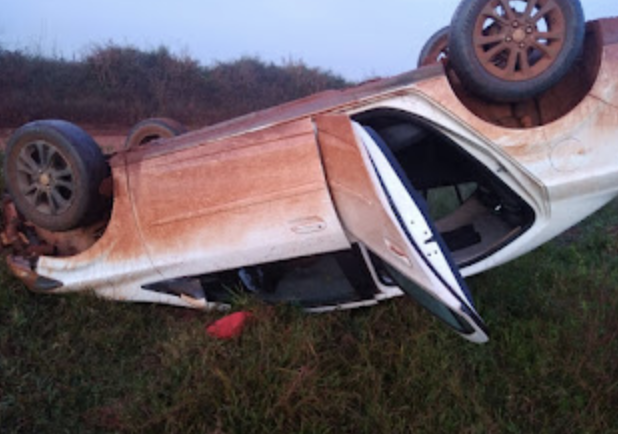 Homem m0rre após carro capotar em estrada; veja vídeo