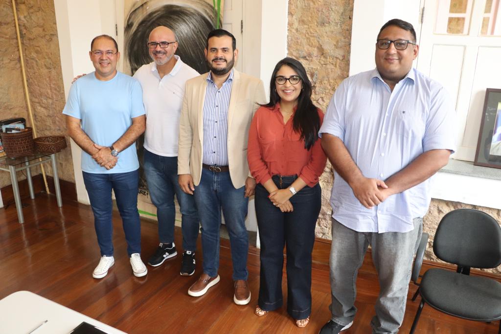 Presidente da Manauscult, Osvaldo Cardoso, se reúne com vereadores de Manaus para discutir políticas culturais