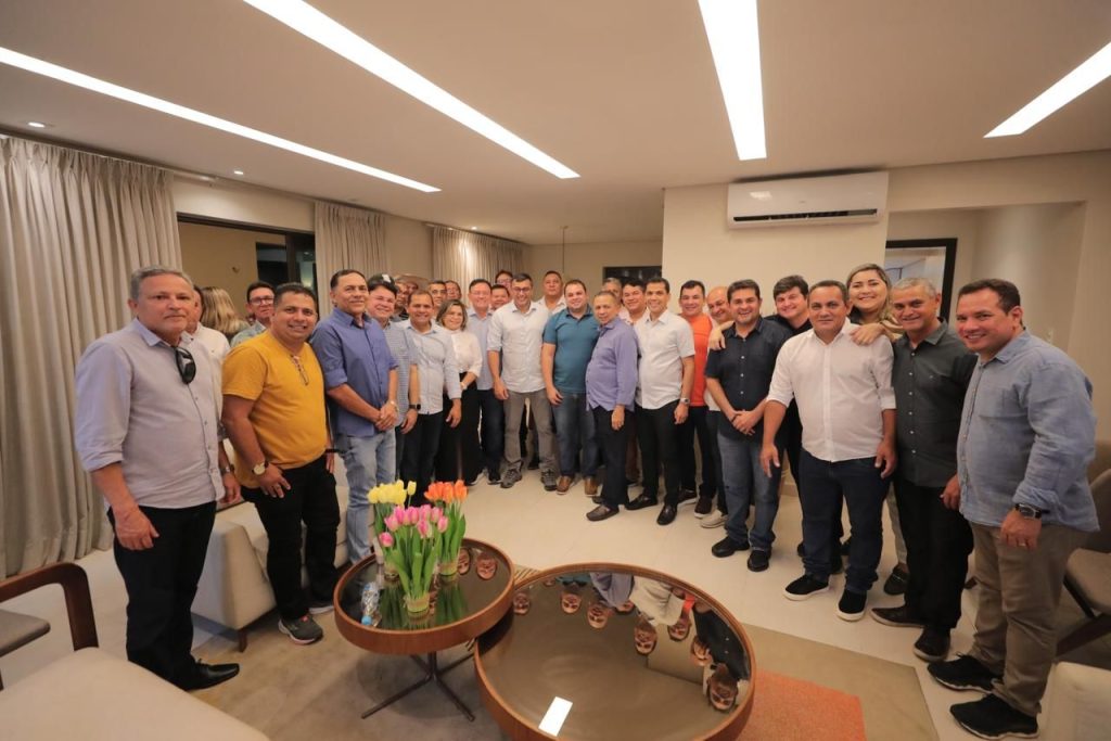 Governador Wilson Lima reúne com 35 prefeitos do interior e grupo reforça alinhamento político