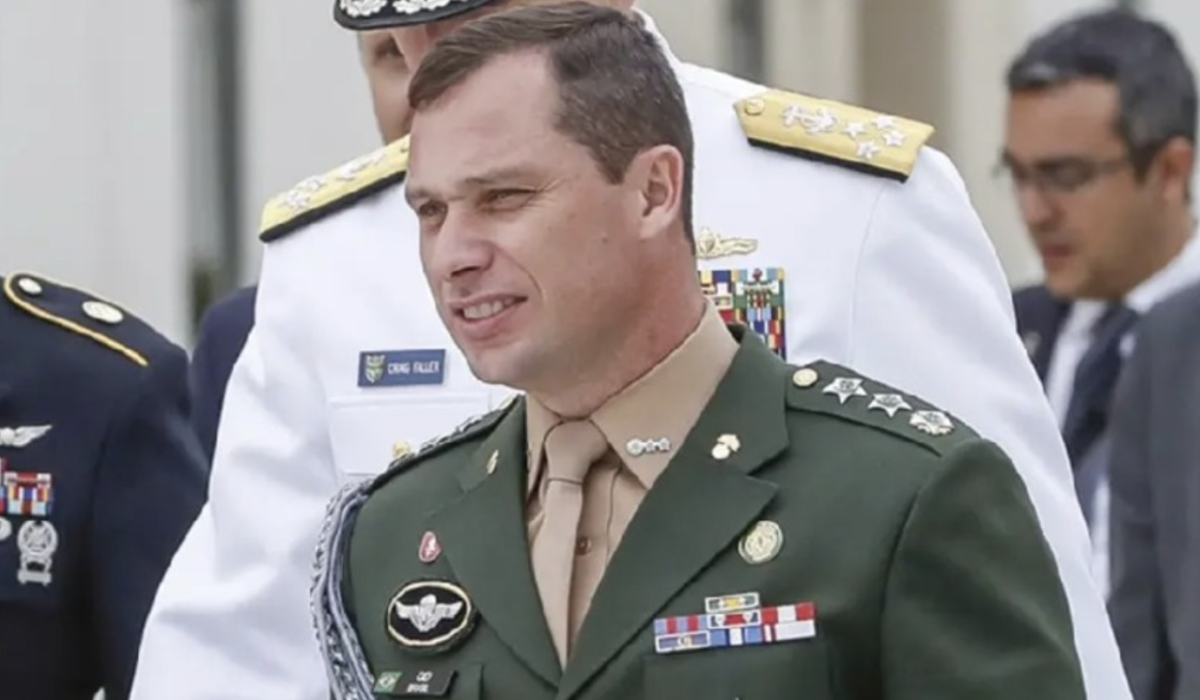 Exército Brasileiro informa que não vai abrir processo contra Mauro Cid