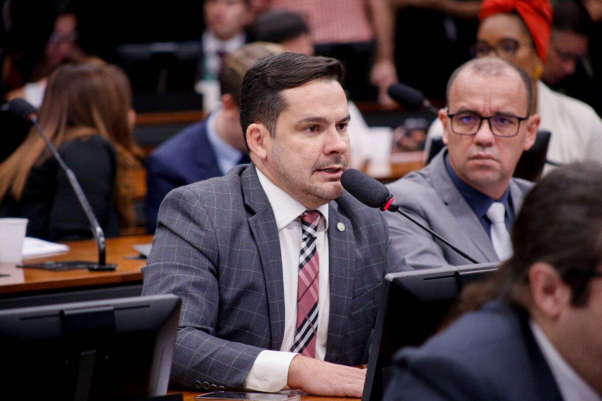 Deputado Capitão Alberto Neto pede criação do Programa Segurança na Escolas