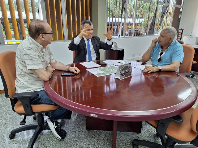 Prefeitura de Manaus e Suframa se unem para regularizar comunidade Coliseu