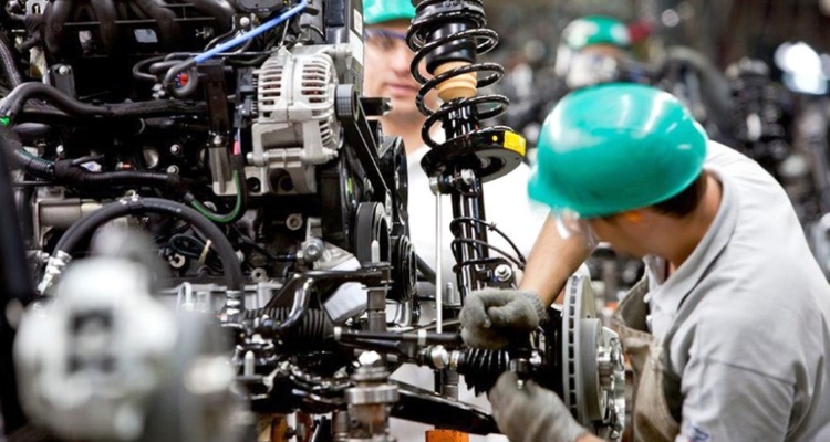 Produção da indústria brasileira cresce em março, mas fecha primeiro trimestre estagnada