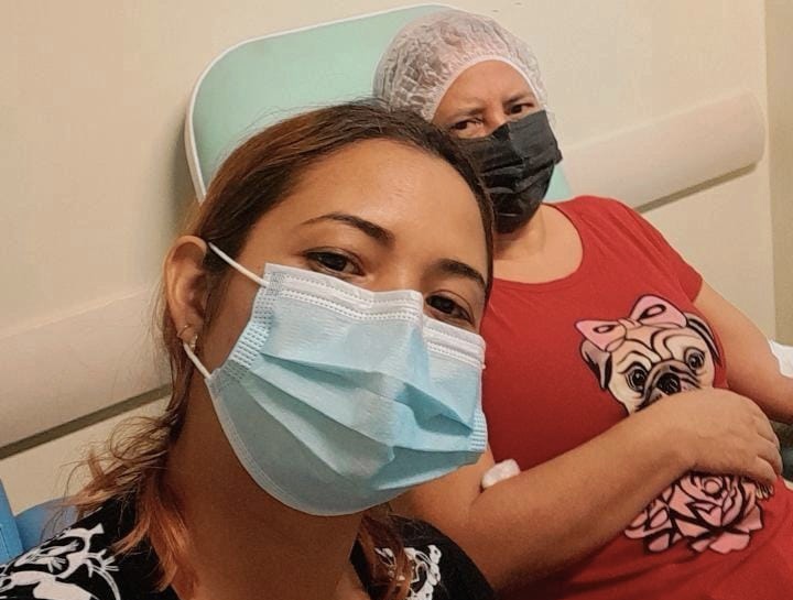 Nas vésperas do Dia das Mães, jovem cria ‘vakinha’ para custear cirurgia da mãe que sofre com tumor no cérebro em Manaus