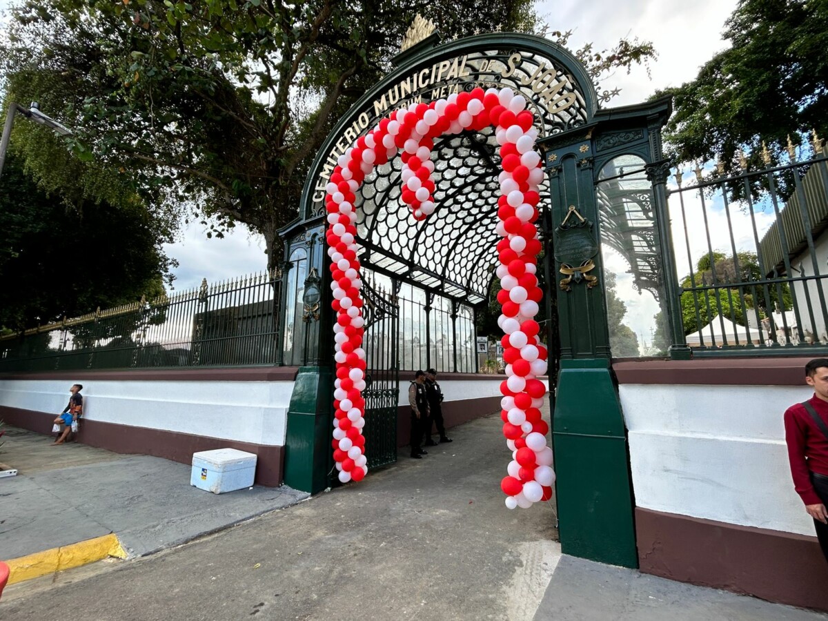 Manauaras aproveitam o feriado para homenagear mães em cemitérios da capital
