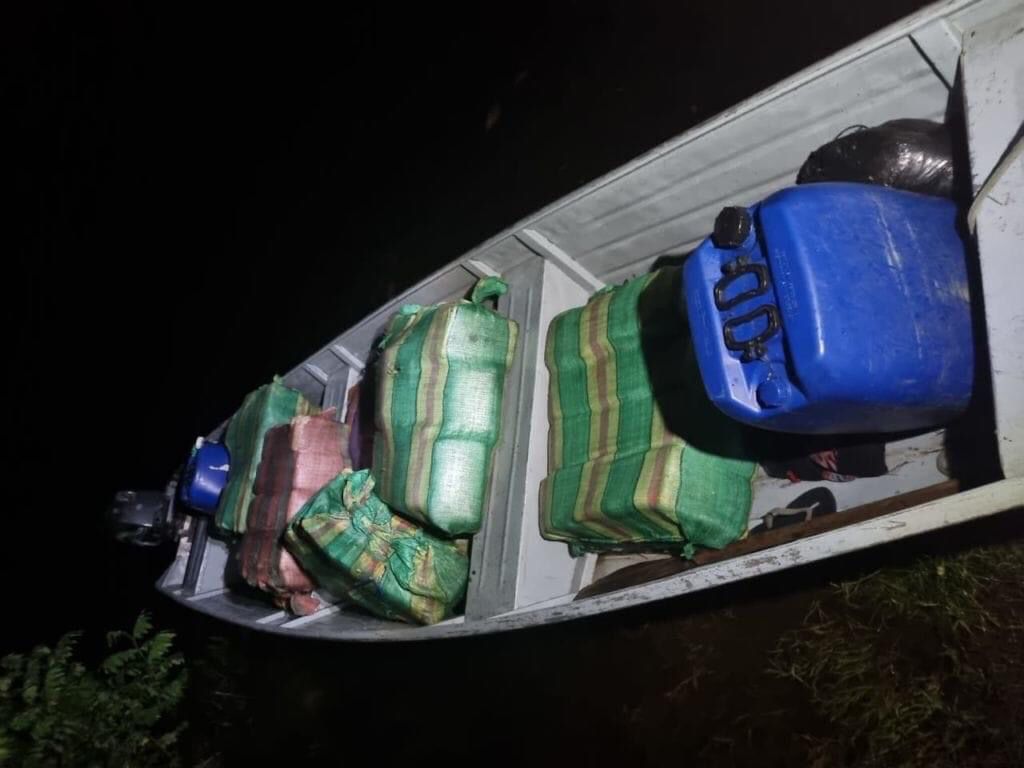 Exército apreende 400 quilos de maconha em rabeta na Amazônia Ocidental