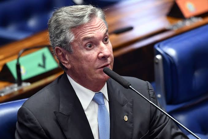 STF tem maioria para condenar Collor por corrupção e lavagem de dinheiro