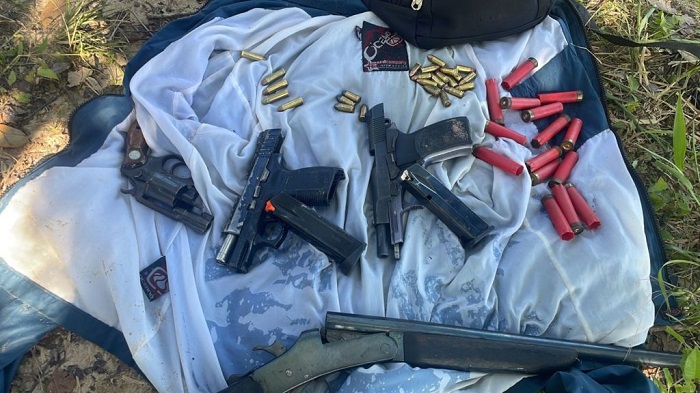 Criminosos armados são detidos após confronto com a polícia; veja vídeo