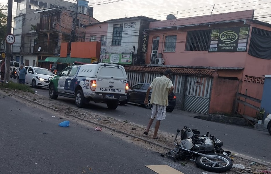 Motoqueiro m0rre após ser arremessado contra poste em acidente na av. Rodrigo Otávio