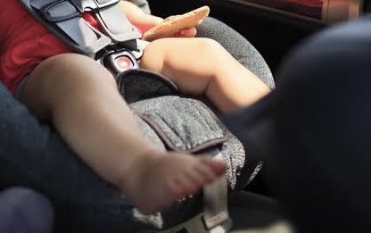 Bebê de 2 anos m0rre após ser esquecida ‘de propósito’ dentro de carro pelos próprios pais