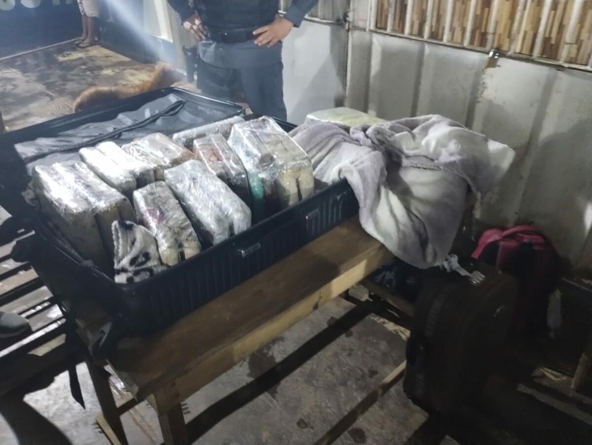 Traficante é preso quando pretendia transportar drogas em mala no interior do AM