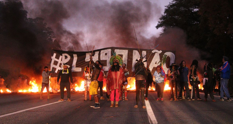 Indígenas protestam contra PL 490, que define marco temporal para a demarcação de terras