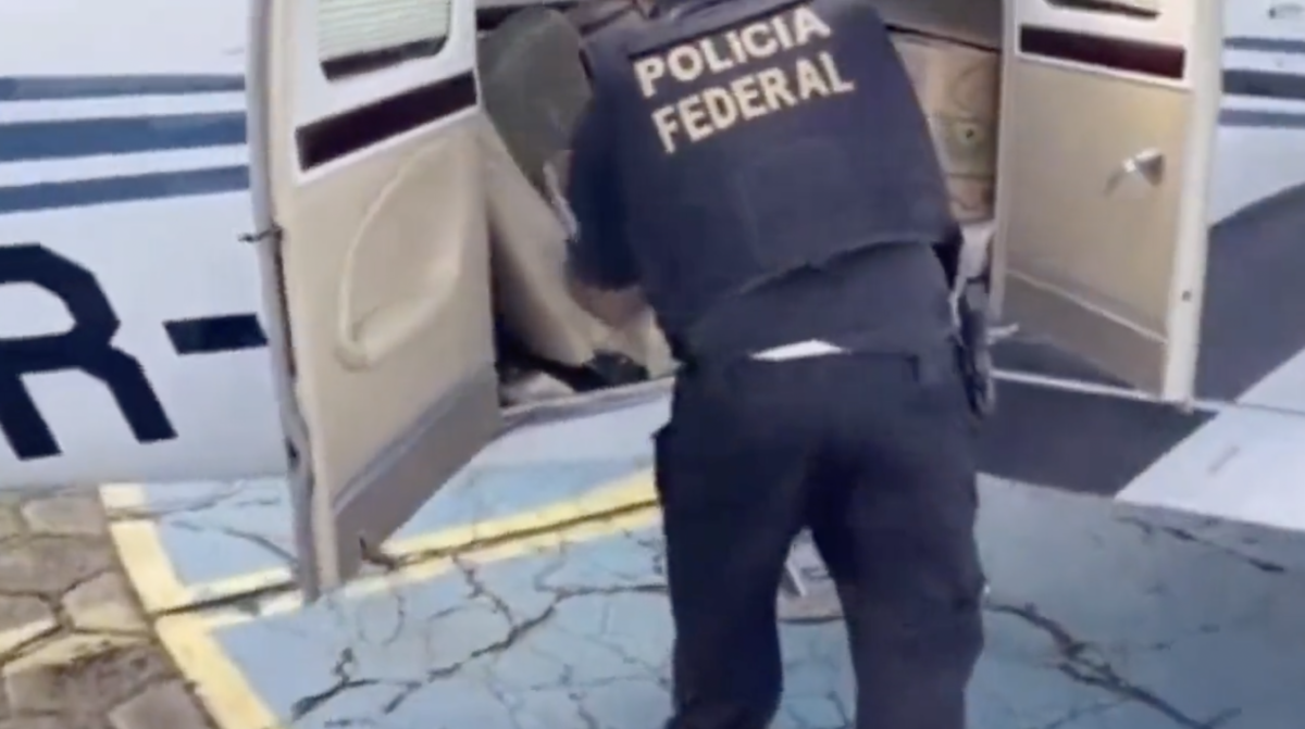 Avião da Igreja Quadrangular é flagrado com 290 kg de maconha; veja vídeo