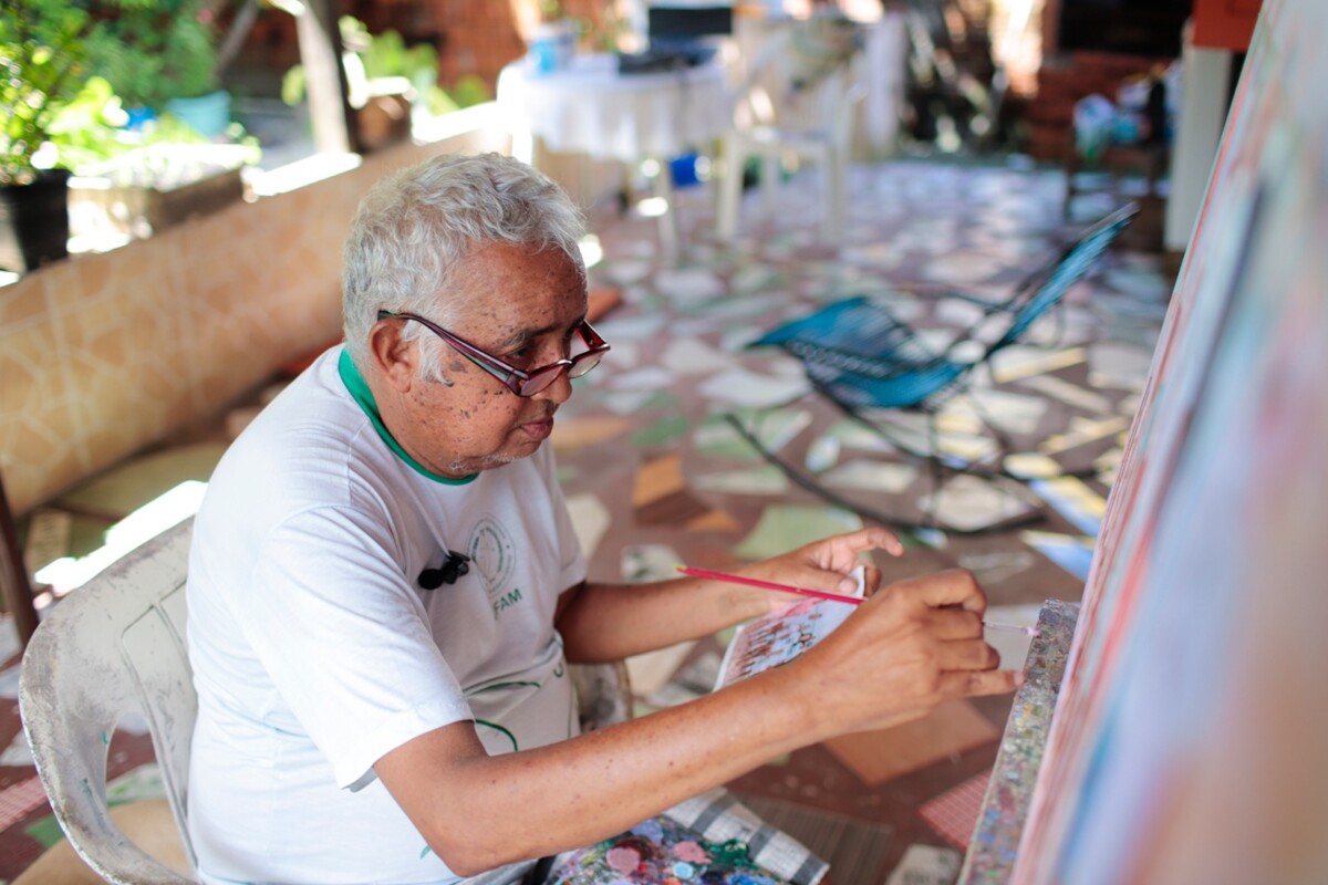 Identidade visual do Prosai Parintins destaca obras de artista do município