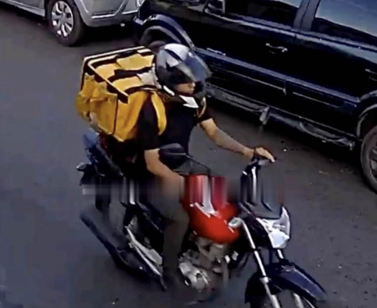 VÍDEO: falso entregador assalt4 trabalhadora que voltava para casa no bairro Parque 10