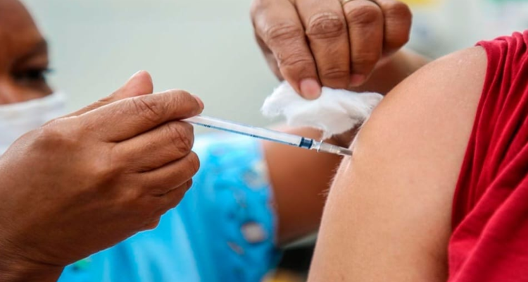 Clínica da Família oferta vacinação contra Covid, neste domingo (4) em Manaus