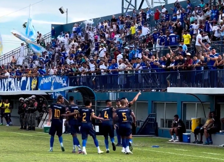 Nacional-AM ganha de 3×0 do São Raimundo e se isola na liderança da Série D