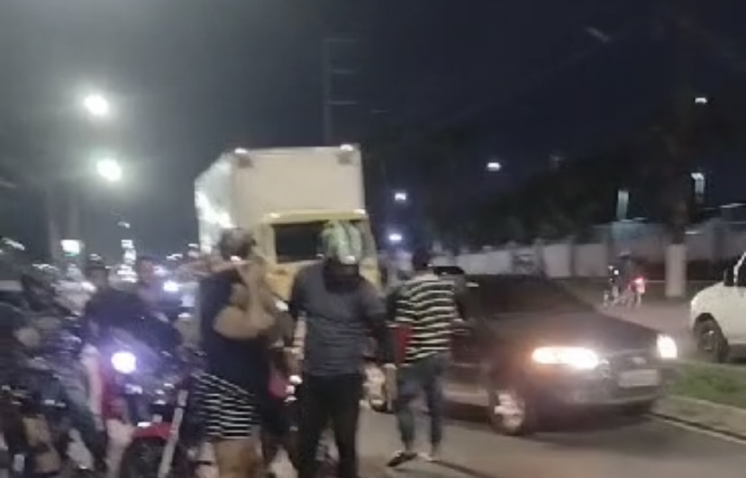 Urgente: acidente com caminhão deixa vítima em estado grave na av. Torquato Tapajós; veja vídeos