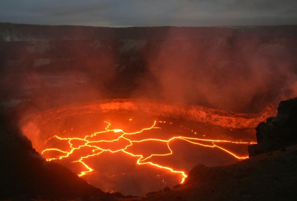 Kilauea: um dos maiores vulcões em atividade no mundo entra em erupção no Havaí; veja imagens