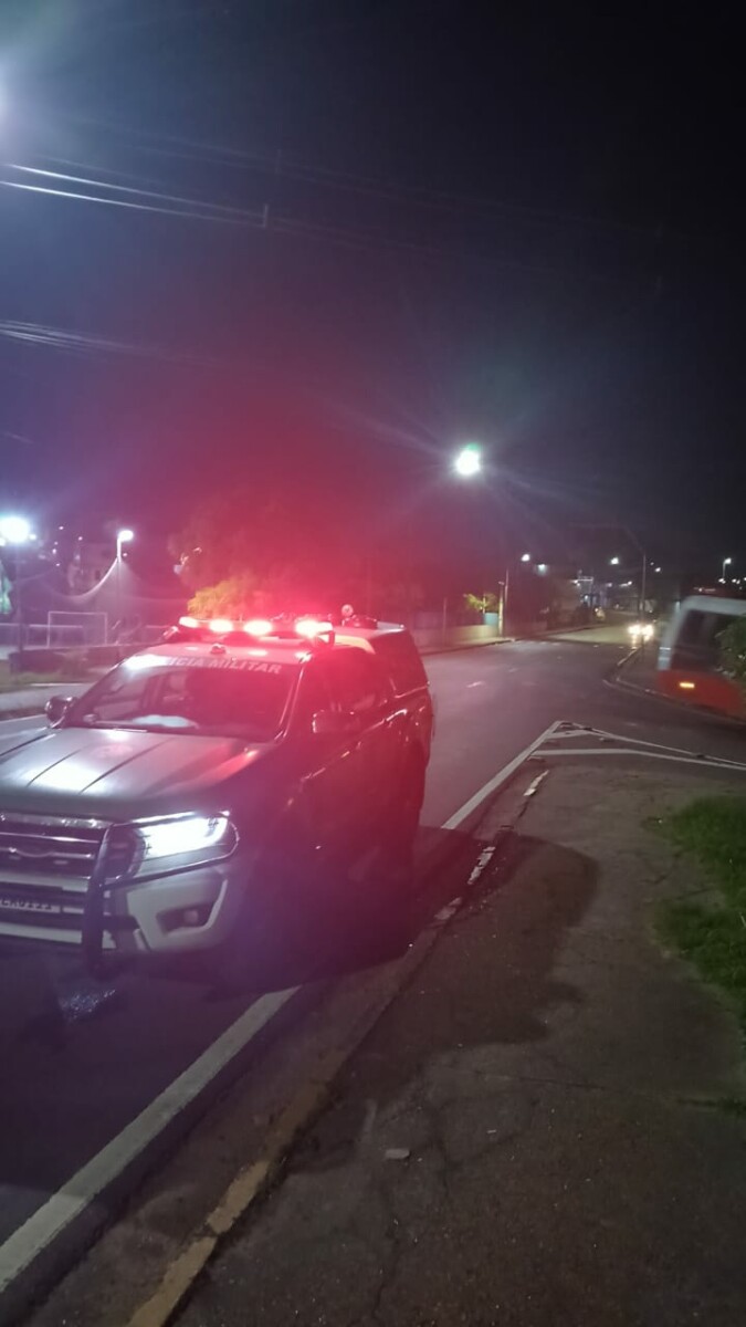 Carro em alta velocidade atropel4 e mat4 mulher na avenida Brasil, em Manaus