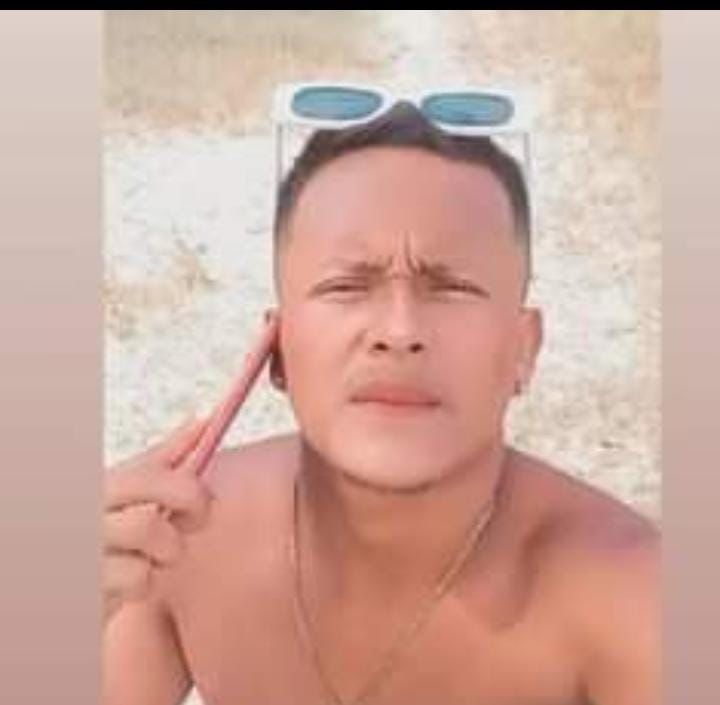 CRUELDADE: jovem tem cabeça criv4da de balas em cena chocante; veja vídeo