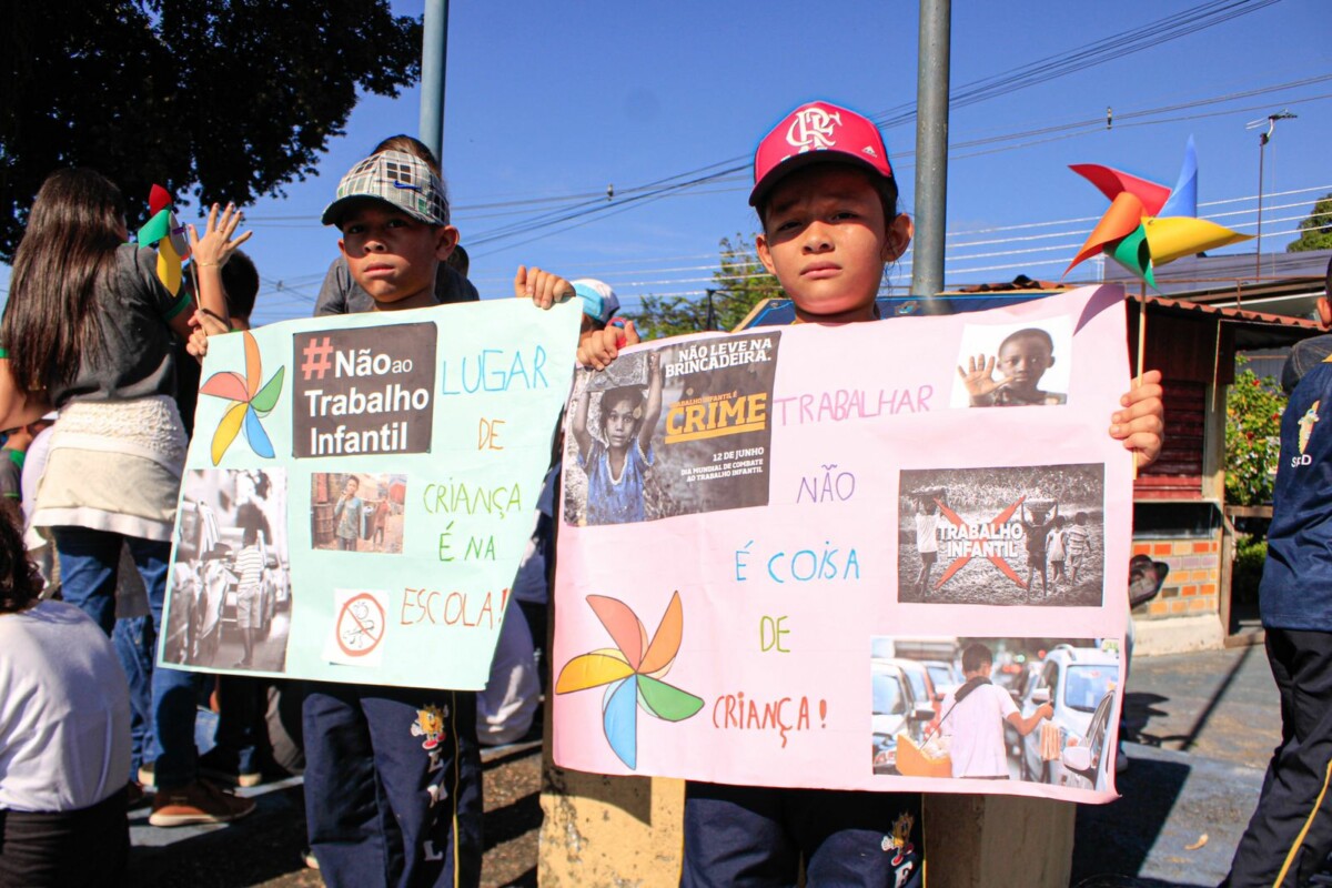 Prefeitura realiza caminhada alusiva ao Dia Internacional de Combate ao Trabalho Infantil