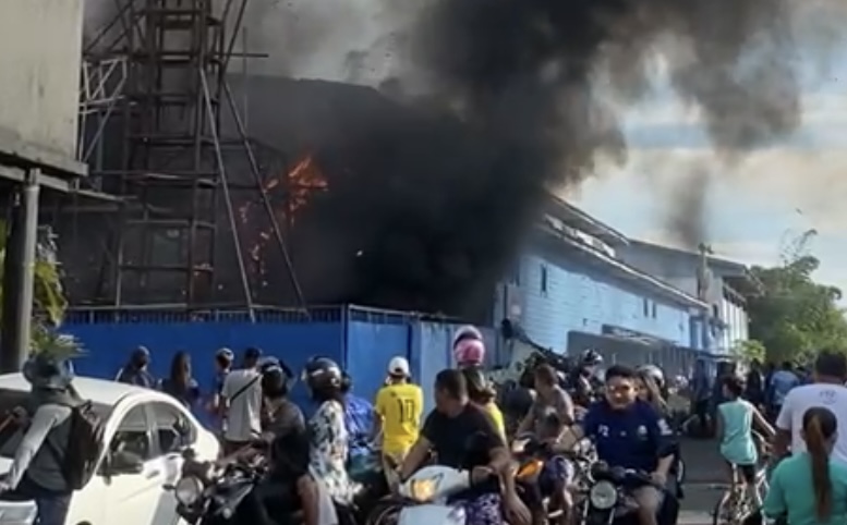 Urgente: galpão do Boi Caprichoso pega fogo em Parintins; veja o vídeo