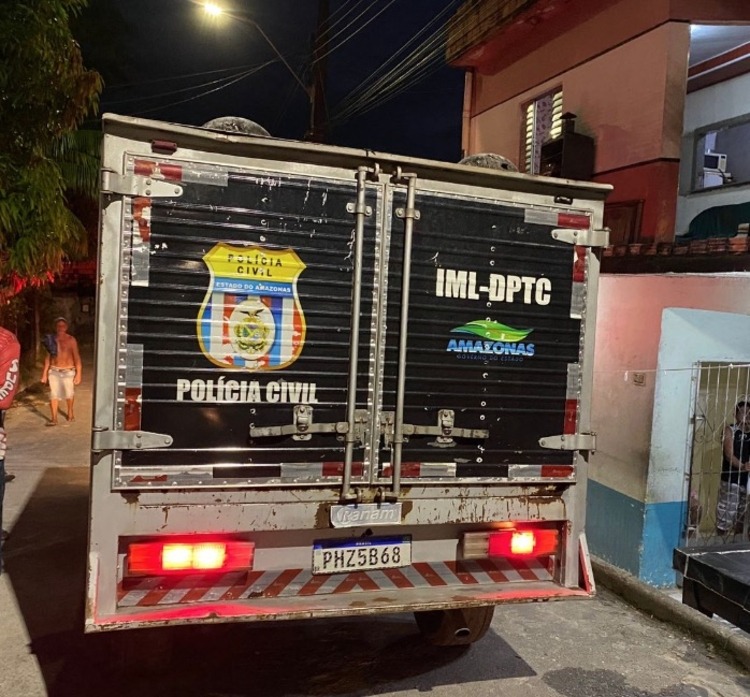 Morador de rua é brutalmente assassinad0 a facadas na zona leste de Manaus; cenas fortes
